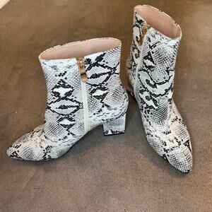 Wet Kiss snakeskin faux leather heels ankle boots Womens 8.5 NEW booties shoes